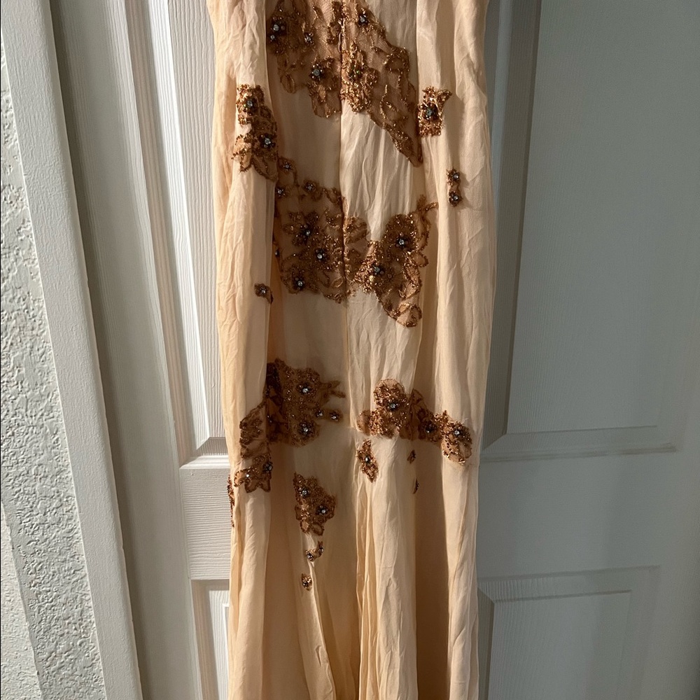 Chiffon cream lace gown - Picture 6 of 11